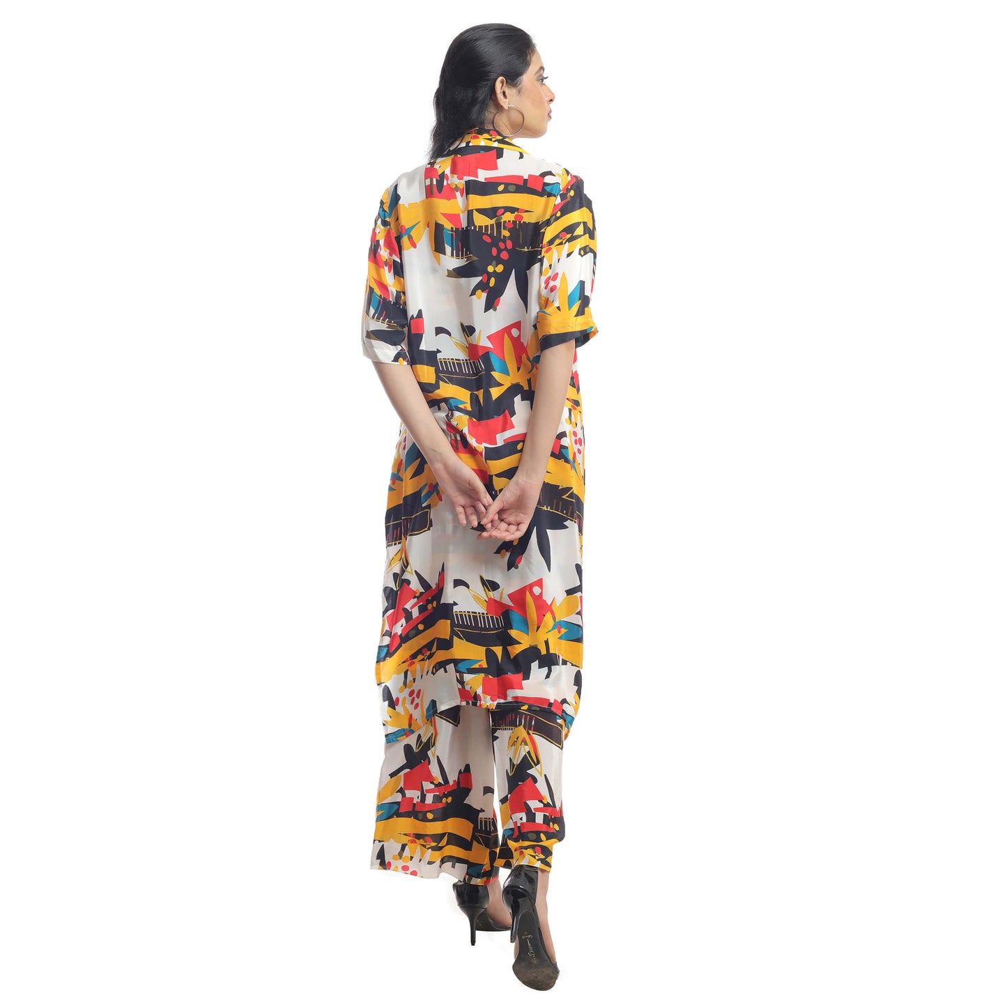 ARCHANA PURAN SINGH IN ABSTRACT FLORAL PRINTED COORD SET