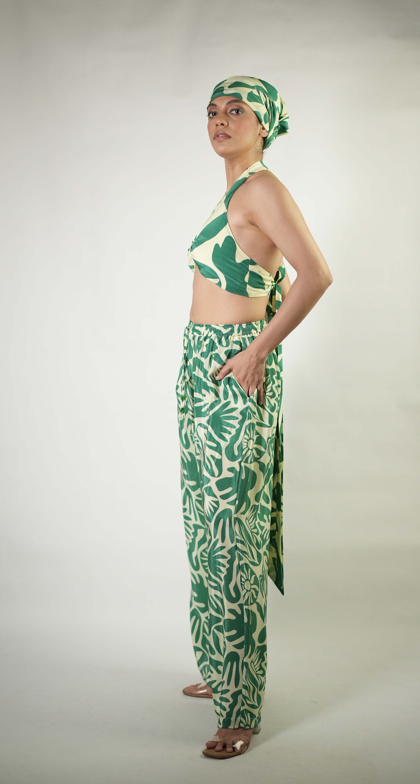 Tropical elements printed trousers