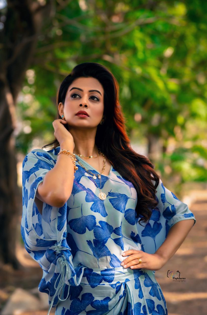 PRIYAMANI IN GINGKO LEAF PRINTED DRAPED SKIRT AND TOP